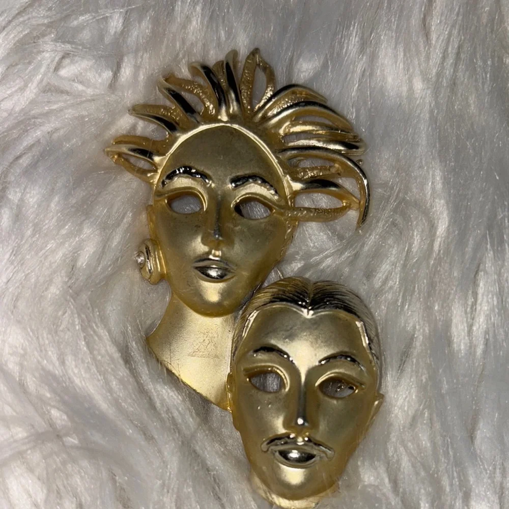 Gold Tone Abstract Face Brooch